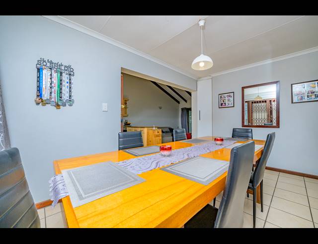 3 BEDROOM SIMPLEX FOR SALE IN COWIES HILL